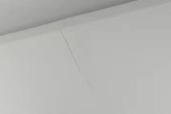 石膏板造型吊頂，有效預(yù)防墻面裝修成品開(kāi)裂有哪些措施?